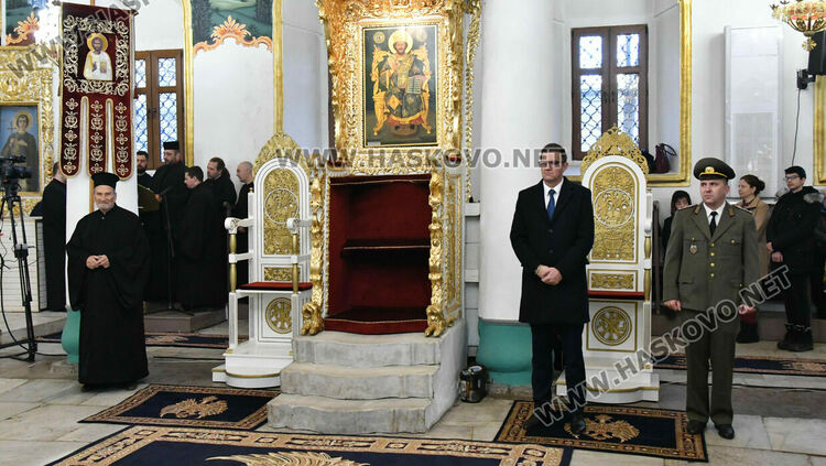Знеполският епископ Арсений отслужи света литургия на Ивановден в Хасково