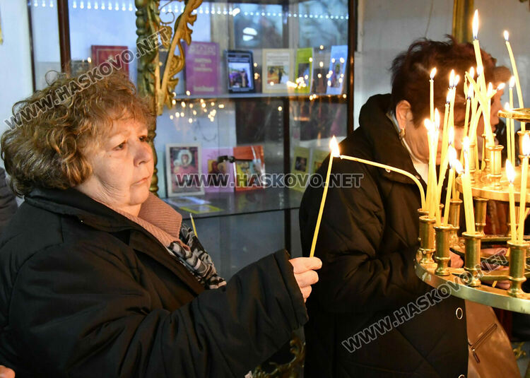 Знеполският епископ Арсений отслужи света литургия на Ивановден в Хасково