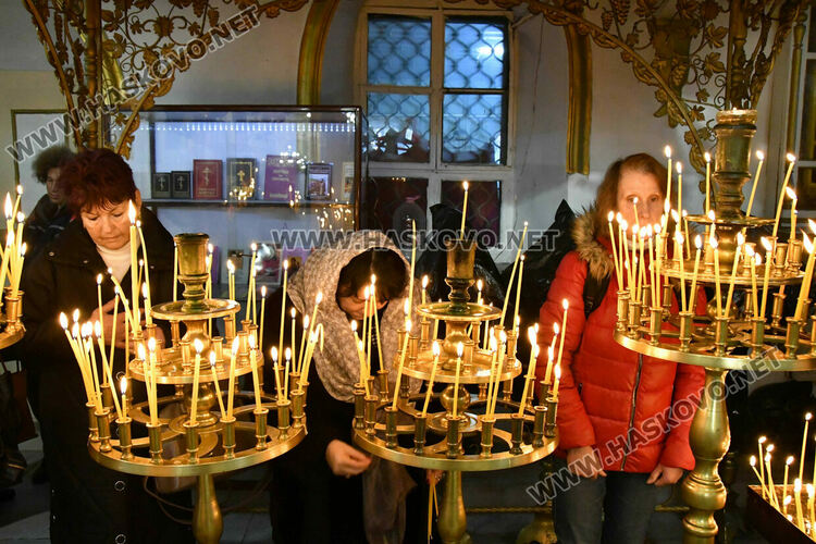 Знеполският епископ Арсений отслужи света литургия на Ивановден в Хасково