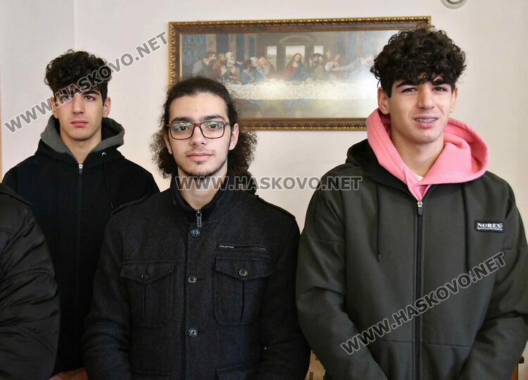 Празнична литургия и освещаване на наровете в арменската църква