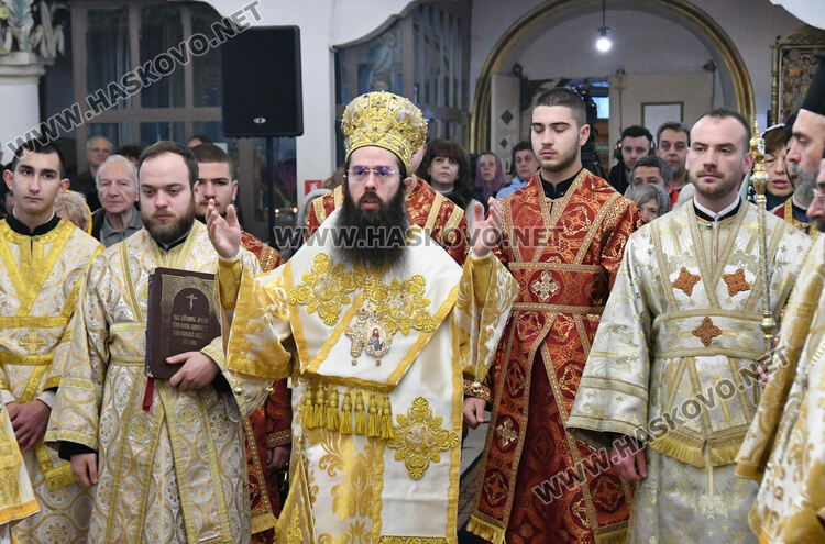 Знеполският епископ Арсений отслужи света литургия на Ивановден в Хасково