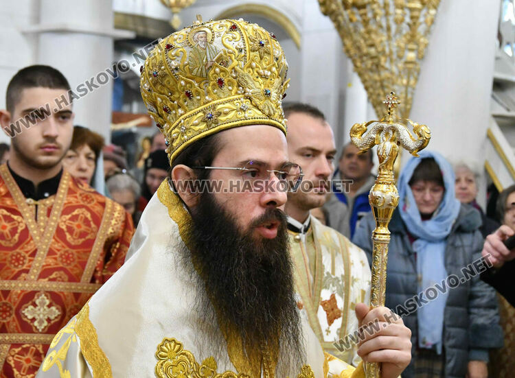 Знеполският епископ Арсений отслужи света литургия на Ивановден в Хасково