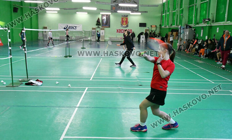 Бадминтонисти от 8 клуба се включиха в двудневен турнир в Хасково