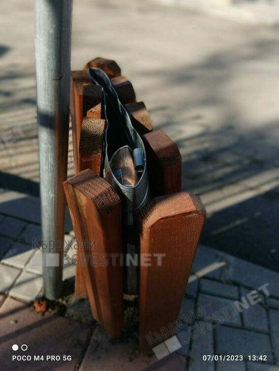 Шофьор премаза кошче за смет до Езиковата и избяга