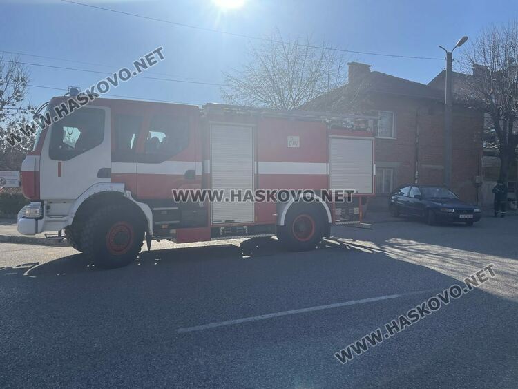 Дим от къща в Хасково вдигна на крак пожарна и полиция