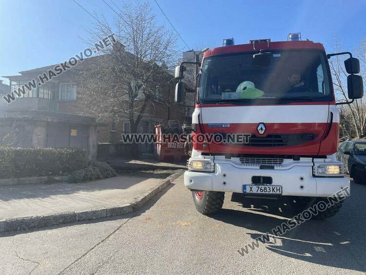 Дим от къща в Хасково вдигна на крак пожарна и полиция