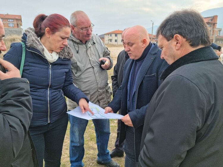 Започва изграждането на водопровод и канализация в кв. "Баделема" (снимки)