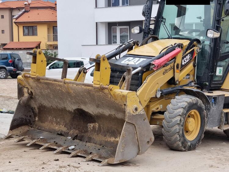 Започва изграждането на водопровод и канализация в кв. "Баделема" (снимки)