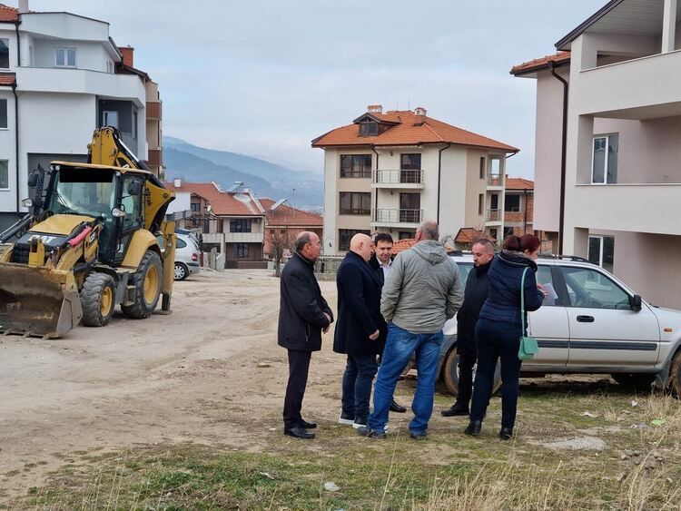 Започва изграждането на водопровод и канализация в кв. "Баделема" (снимки)