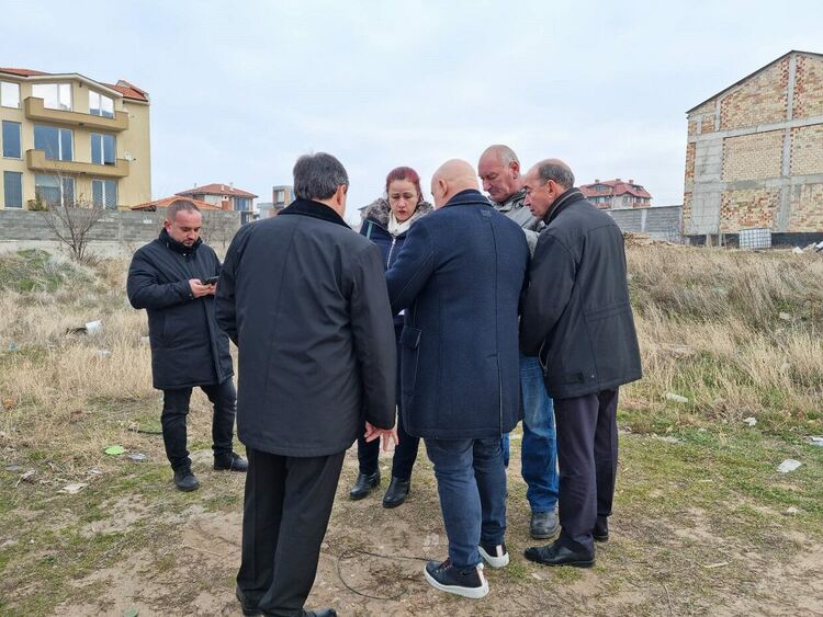 Започва изграждането на водопровод и канализация в кв. "Баделема" (снимки)