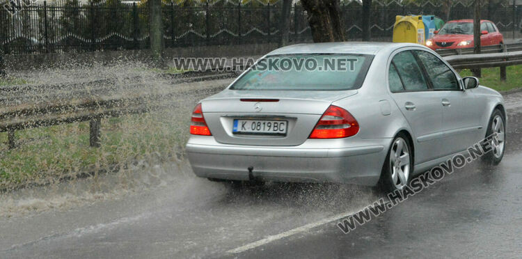 16.8 литра дъжд наводни хасковските улици