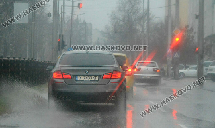 16.8 литра дъжд наводни хасковските улици