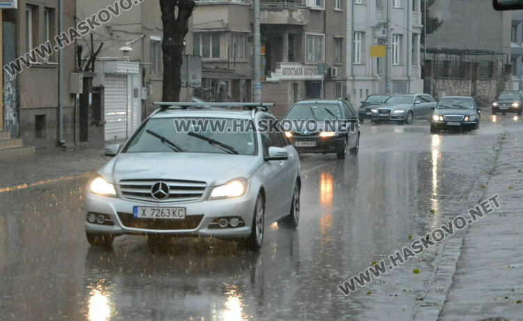16.8 литра дъжд наводни хасковските улици