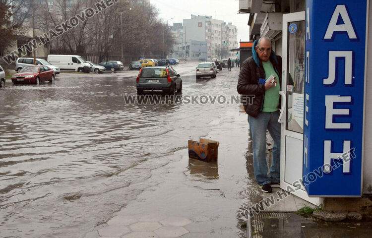 16.8 литра дъжд наводни хасковските улици