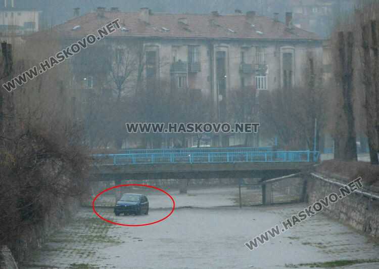 16.8 литра дъжд наводни хасковските улици