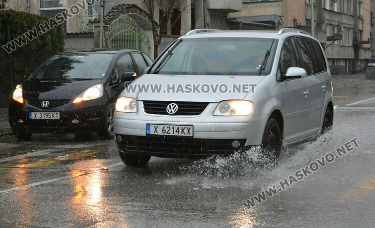 16.8 литра дъжд наводни хасковските улици