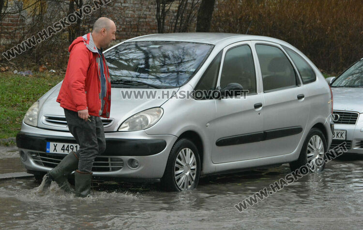 16.8 литра дъжд наводни хасковските улици