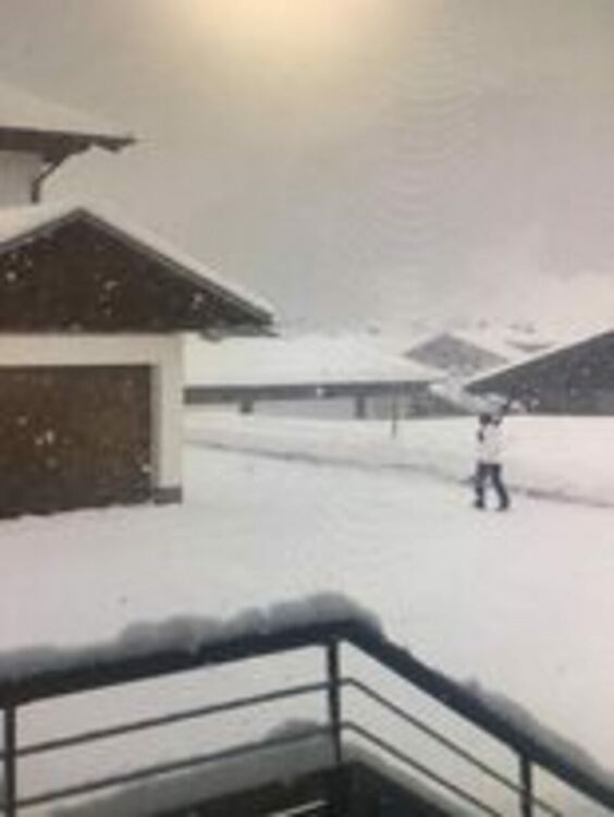 Най-после сняг в Родопите, пистите се заснежиха,шофьори започнаха да закъсват / обновена/