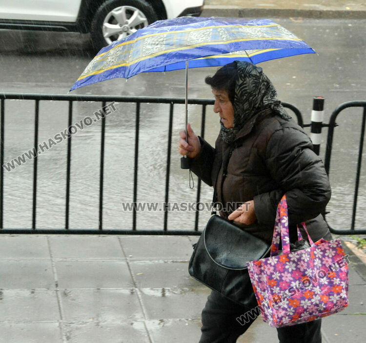 16.8 литра дъжд наводни хасковските улици