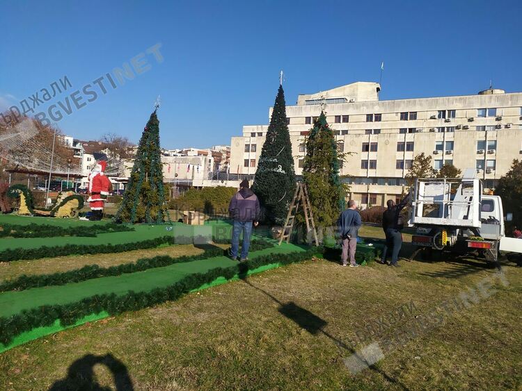 Прибират новогодишната украса, Кърджали придобива делничния си облик