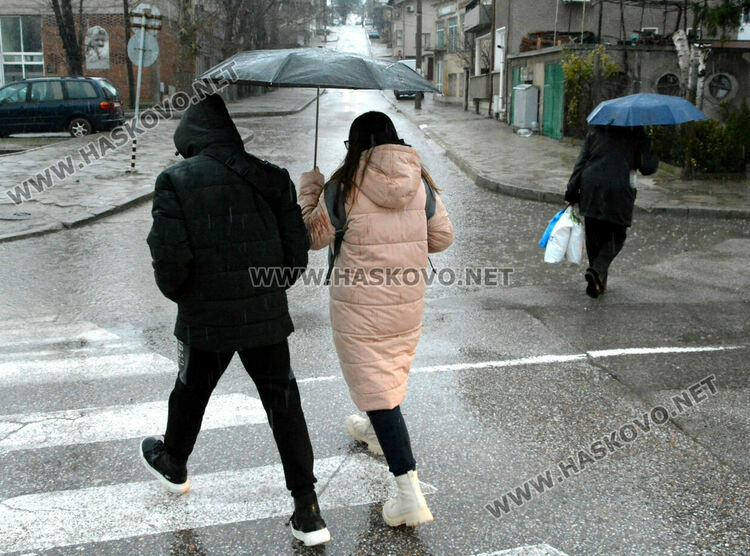 16.8 литра дъжд наводни хасковските улици
