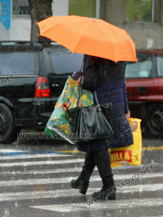 16.8 литра дъжд наводни хасковските улици