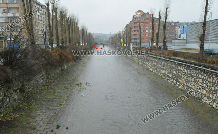 16.8 литра дъжд наводни хасковските улици