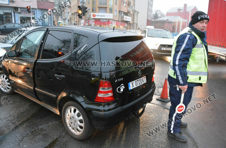 3 деца и жена са в болница след катастрофа до пазара в Хасково