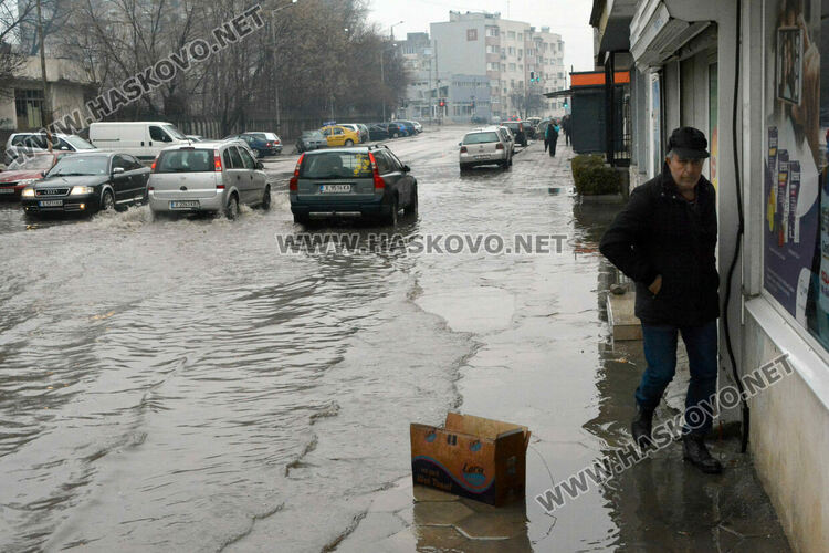 16.8 литра дъжд наводни хасковските улици