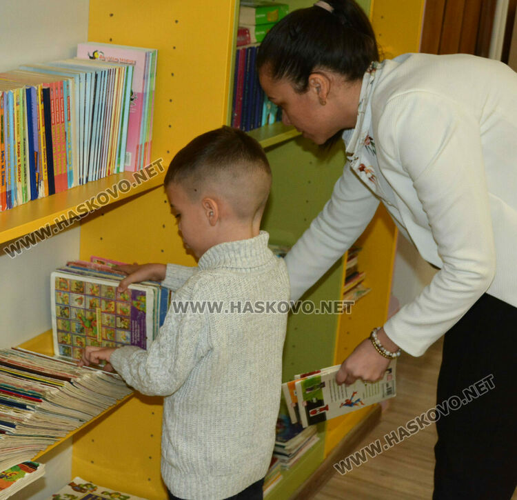 Третокласничка прочете 552 книжки за 1 година