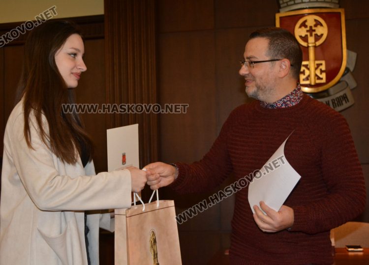 Коледните усмивки на Хасково донесоха награди на най-ентусиазираните фотографи