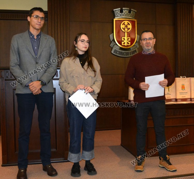 Коледните усмивки на Хасково донесоха награди на най-ентусиазираните фотографи