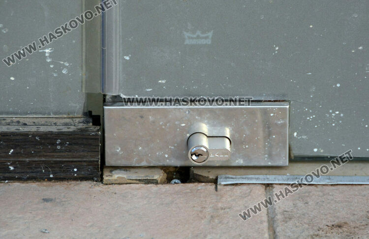 Задигнаха чекмедже с пари от куриерска фирма в Хасково, издирват извършителите