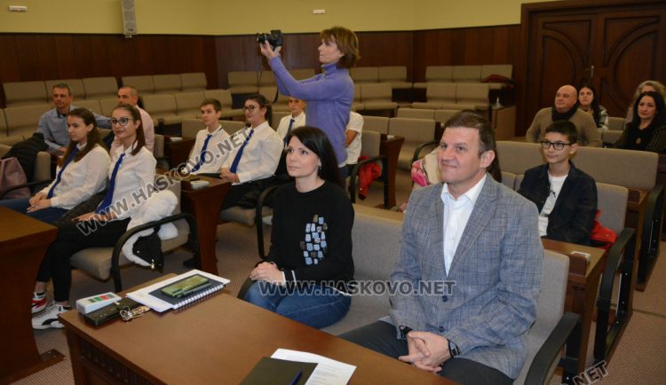 Коледните усмивки на Хасково донесоха награди на най-ентусиазираните фотографи