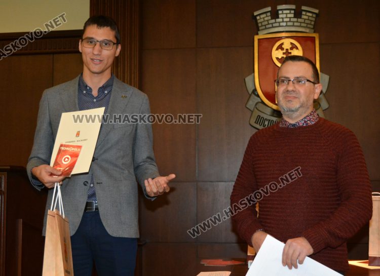 Коледните усмивки на Хасково донесоха награди на най-ентусиазираните фотографи