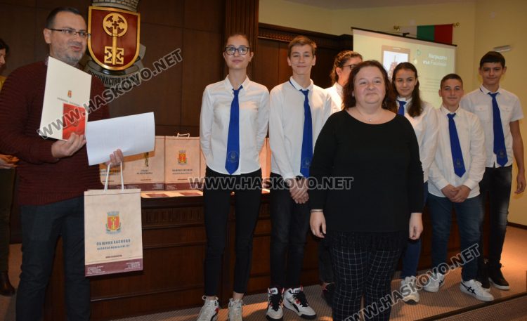 Коледните усмивки на Хасково донесоха награди на най-ентусиазираните фотографи