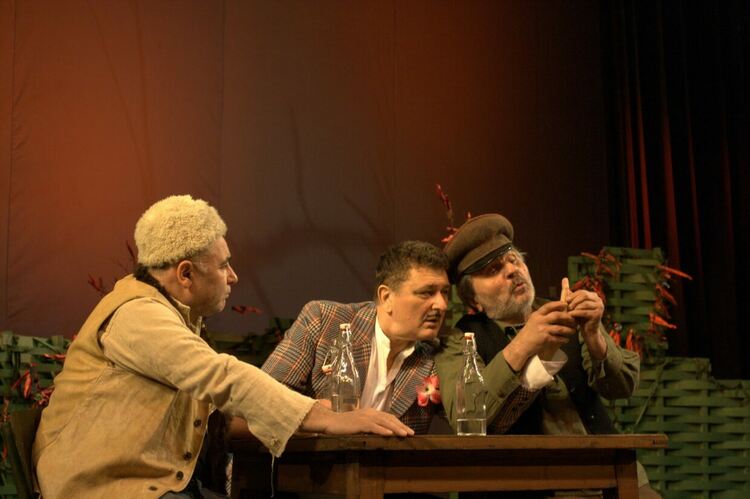 Герои на Чудомир стъпват на Първомайска сцена