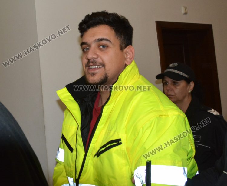 Оставиха в ареста дрогирания тираджия, задържан с кокаин и марихуана