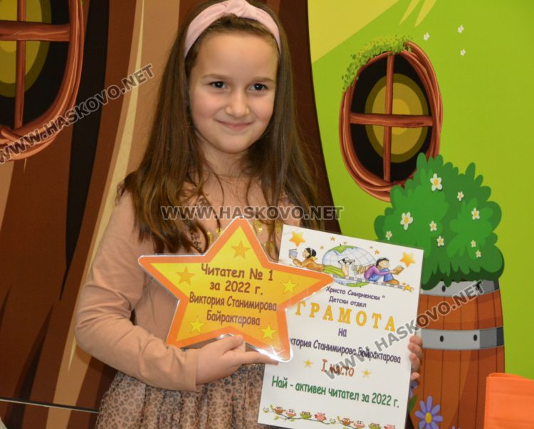 Третокласничка прочете 552 книжки за 1 година