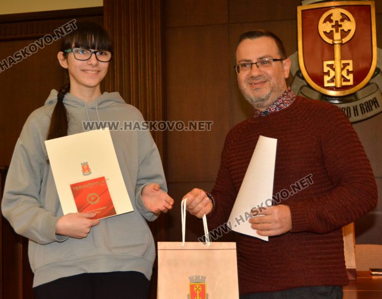 Коледните усмивки на Хасково донесоха награди на най-ентусиазираните фотографи