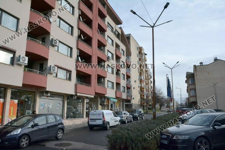 Задигнаха чекмедже с пари от куриерска фирма в Хасково, издирват извършителите