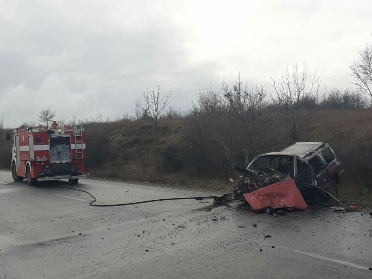 40-годишен загина при катастрофа на път за Момчилград,намесиха се огнеборци