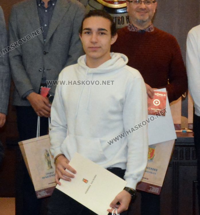 Коледните усмивки на Хасково донесоха награди на най-ентусиазираните фотографи