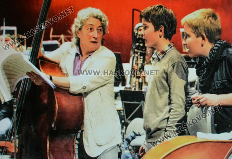 Дарение от Германия попълни фонотеката на Хасковската библиотека с ценни дискове класическа музика