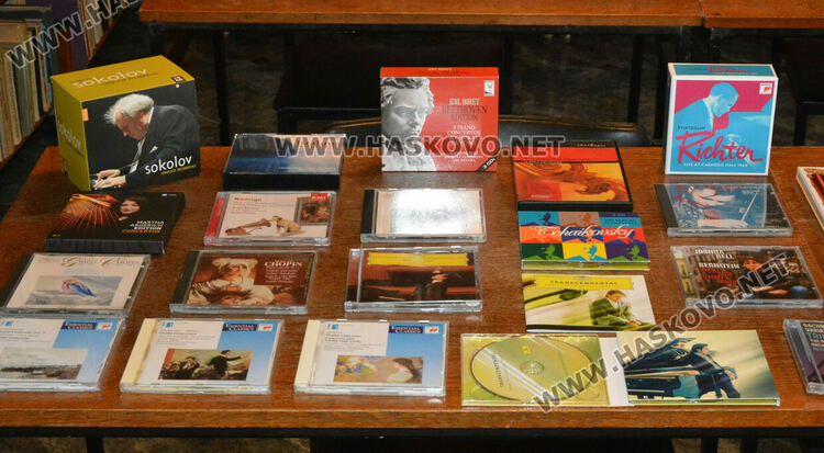 Дарение от Германия попълни фонотеката на Хасковската библиотека с ценни дискове класическа музика