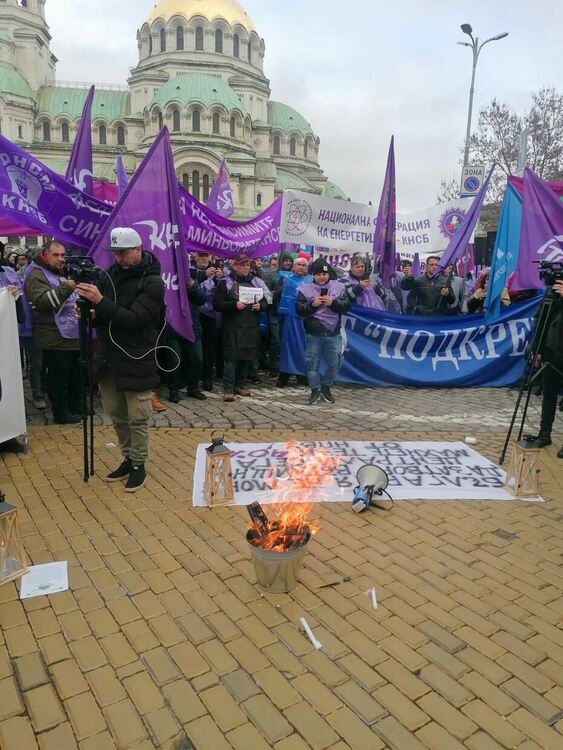 Заработи ТЕЦ-ът в Димитровград, служителите на протест срещу закриване на централите