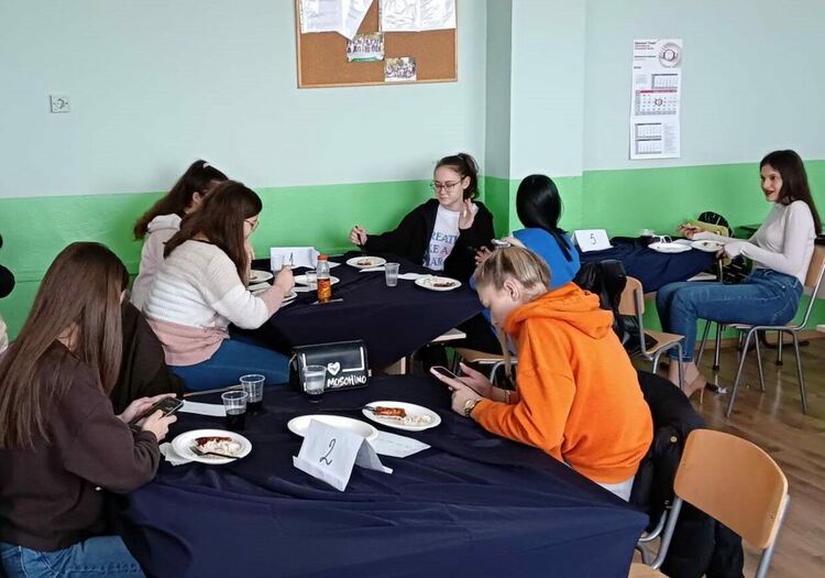 Скандалджийка,отвличане, напрежение, инфлуенсъри... и всичко това събрано в един "ресторант"