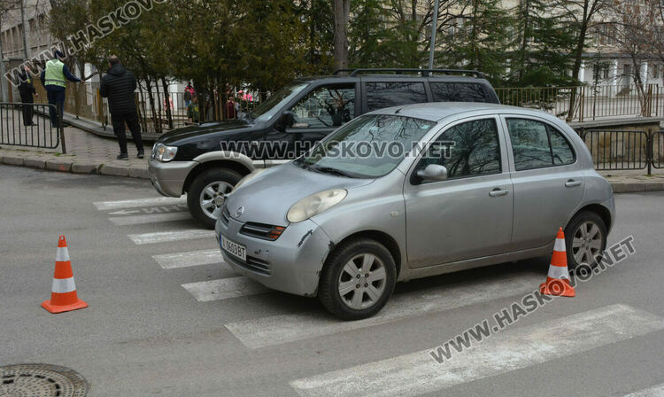 Водач на Нисан блъсна жена на пешеходна пътека до училище „Васил Левски“