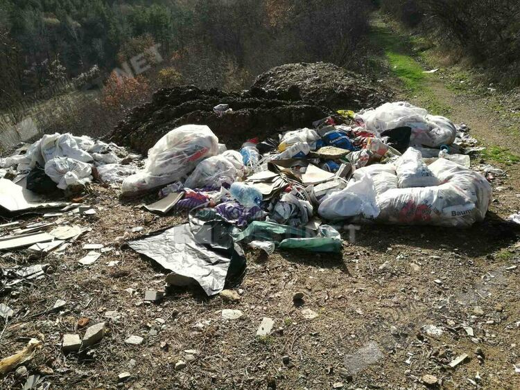 Сметище по пътя за Ардино