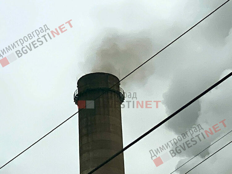ТЕЦ-а в Димитровград изпуска непречистени газове от високия комин?